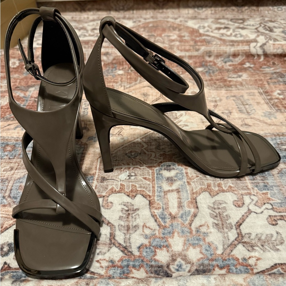 NWT: DKNYAudrey Strappy Stiletto Heels Sz 9.5